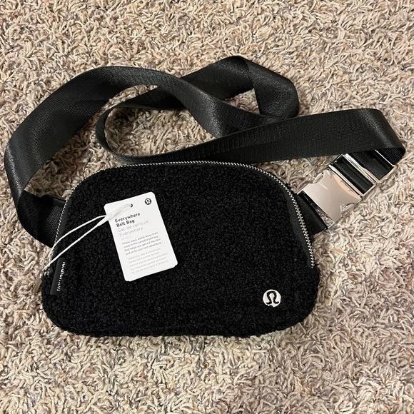 Lululemon Black Everywhere Fleece Belt Bag Silver Buckle NWT - Picture 6 of 12